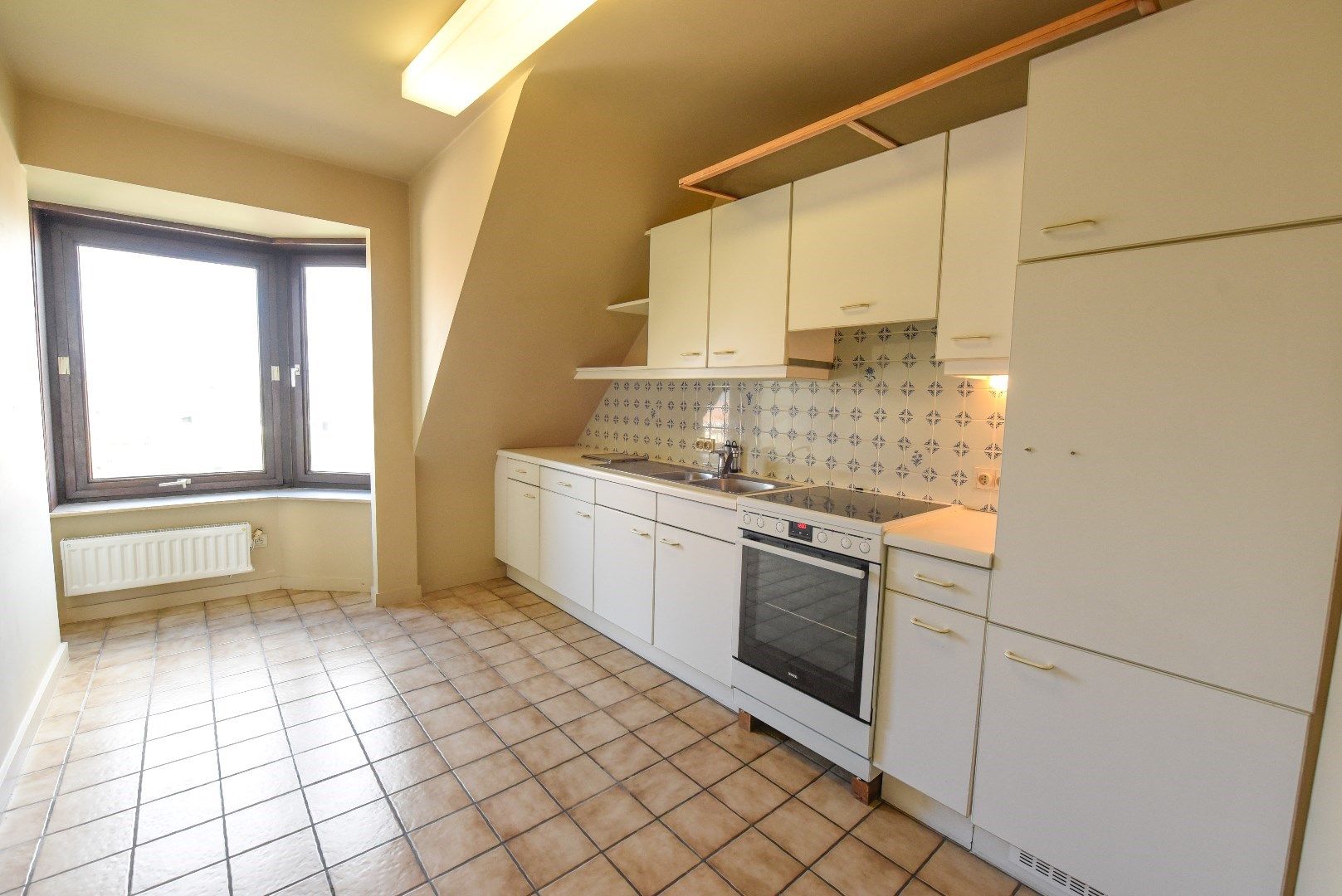 Ruim INSTAPKLAAR appartement te Oeselgem met 2 slaapkamers en GARAGE. foto 2