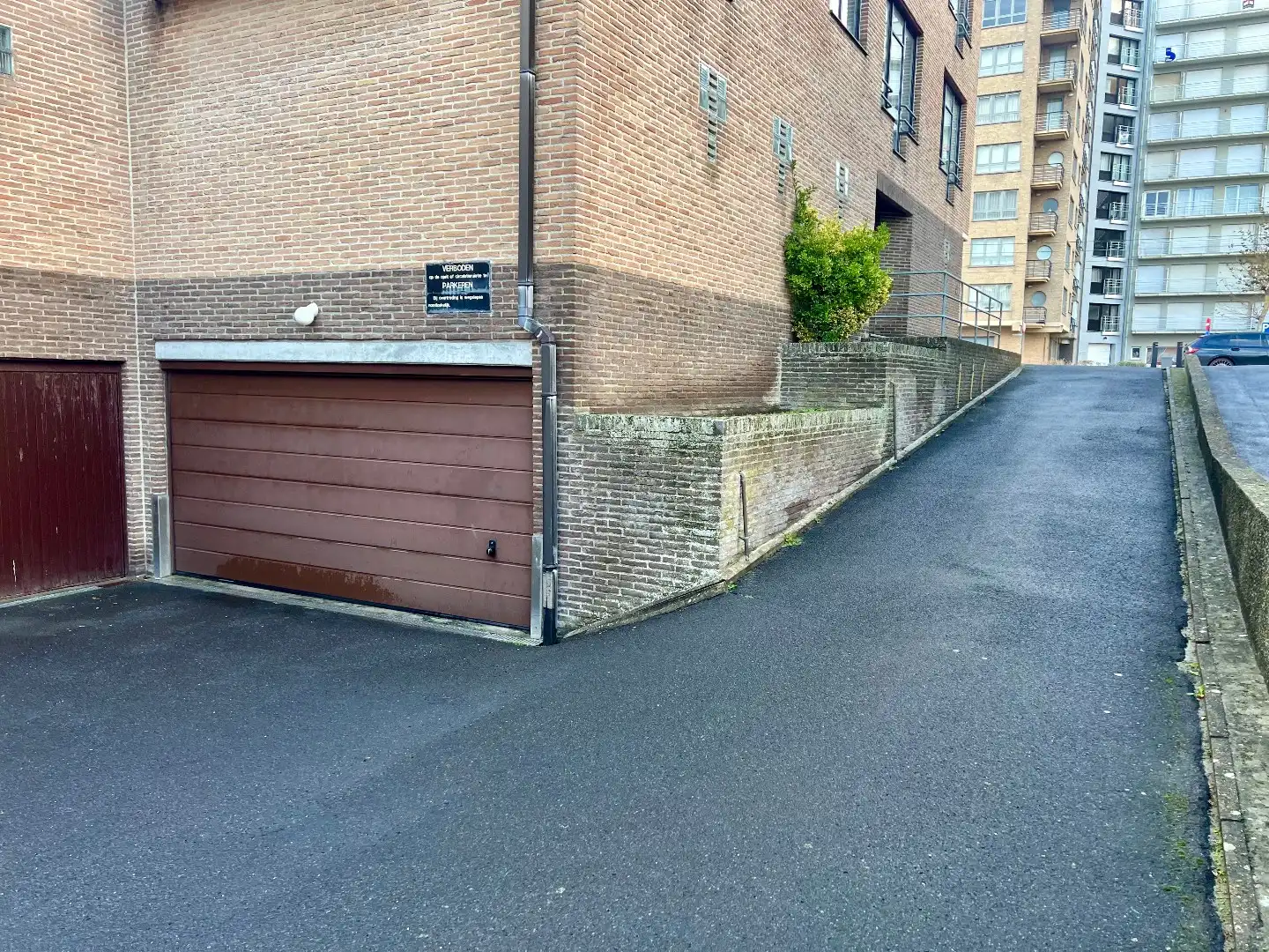 Garage vlakbij Zeedijk foto 3