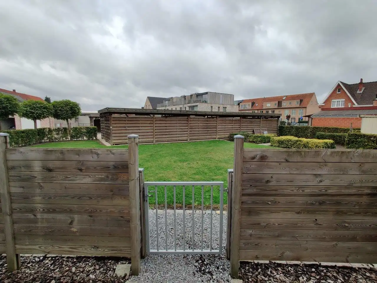 Ruim gelijkvloersappartement met 2 slaapkamers foto 16