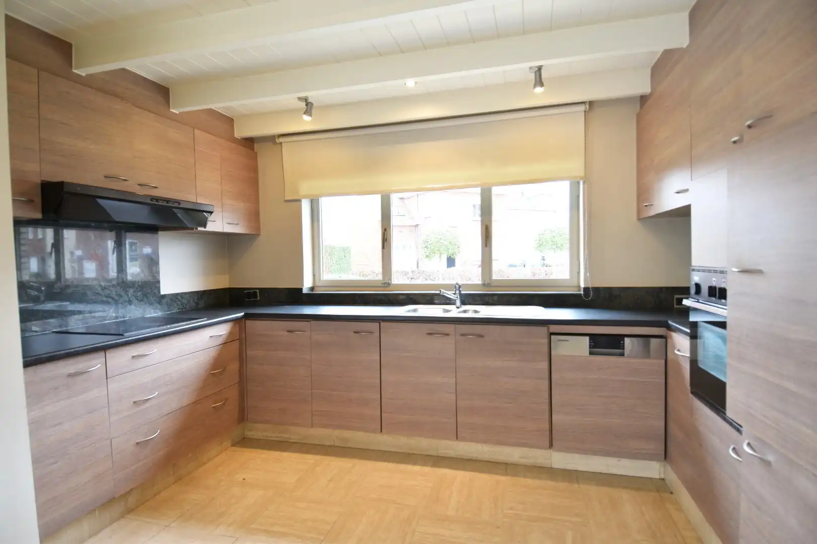 Villa met 3 slaapkamers (mogelijkheid tot meer!) te koop op 1922 m² grond nabij het centrum van Gullegem foto 6