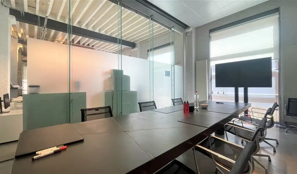 Trendy kantoor in gerenoveerd pakhuis nabij het Eilandje foto 4