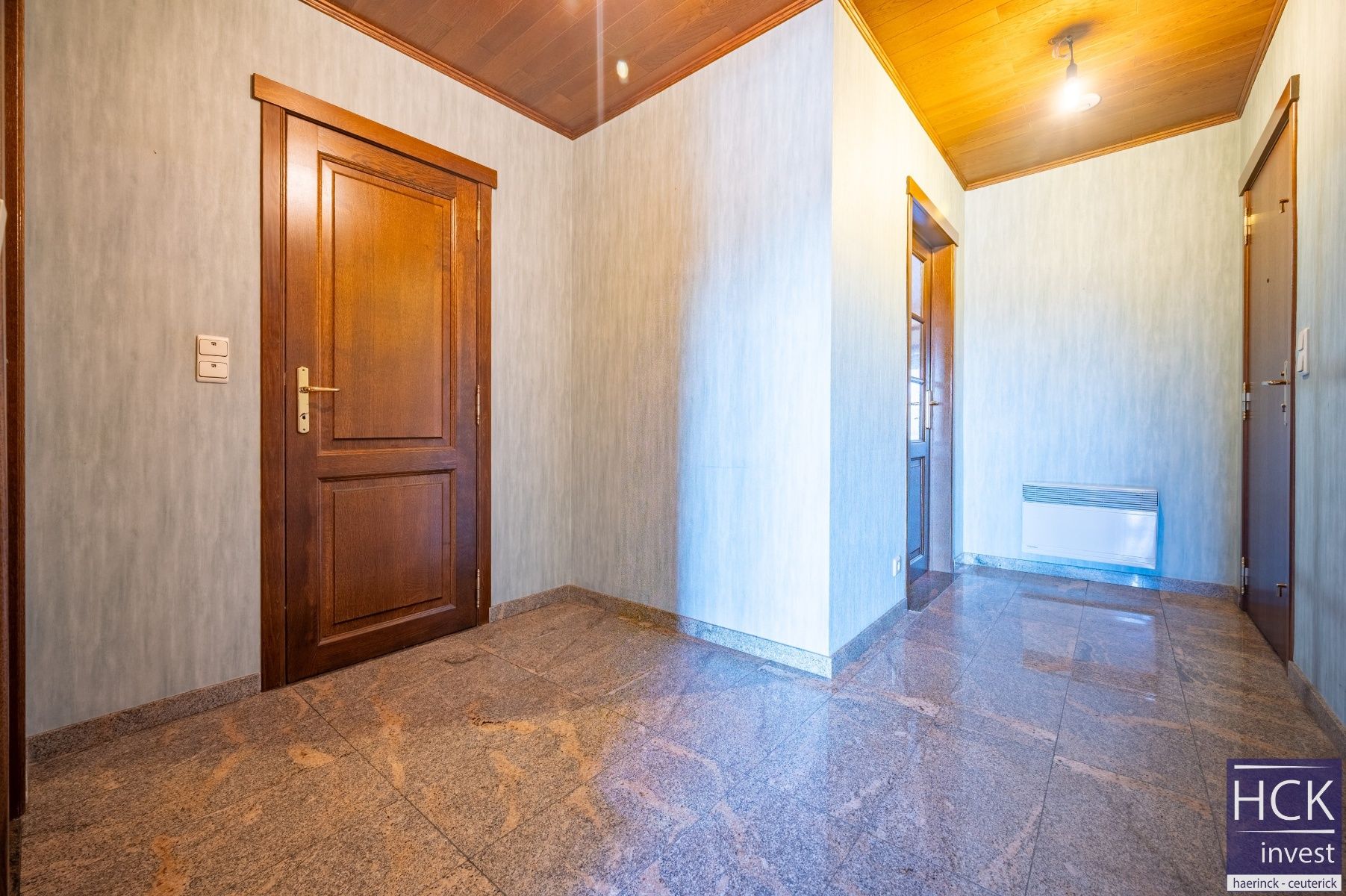 DEINZE - Luxueus afgewerkt APP. met 2 SLPK. én garagebox op toplocatie foto 11