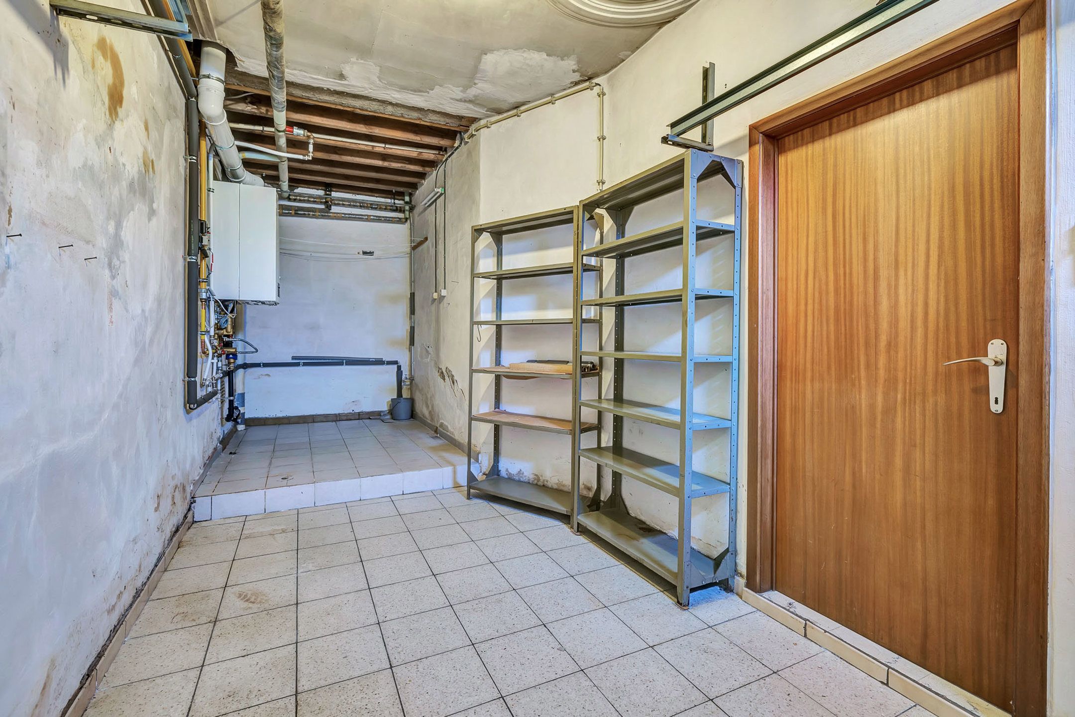 Verder te renoveren woning met garage en tuin te Okegem foto 11