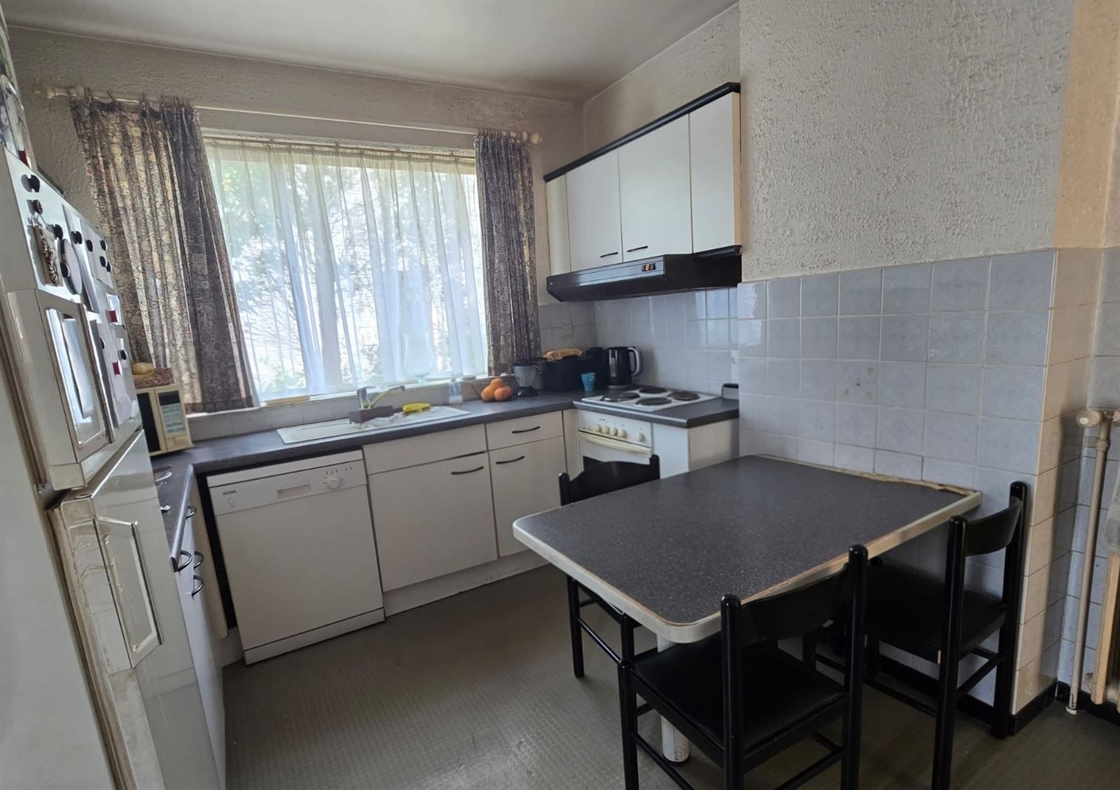 Te renoveren woning met karakter op toplocatie in Hasselt! foto 7