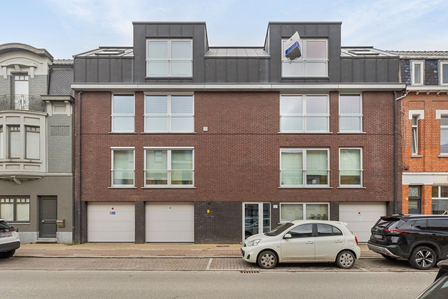 Verzorgd appartement met ruim terras foto 12