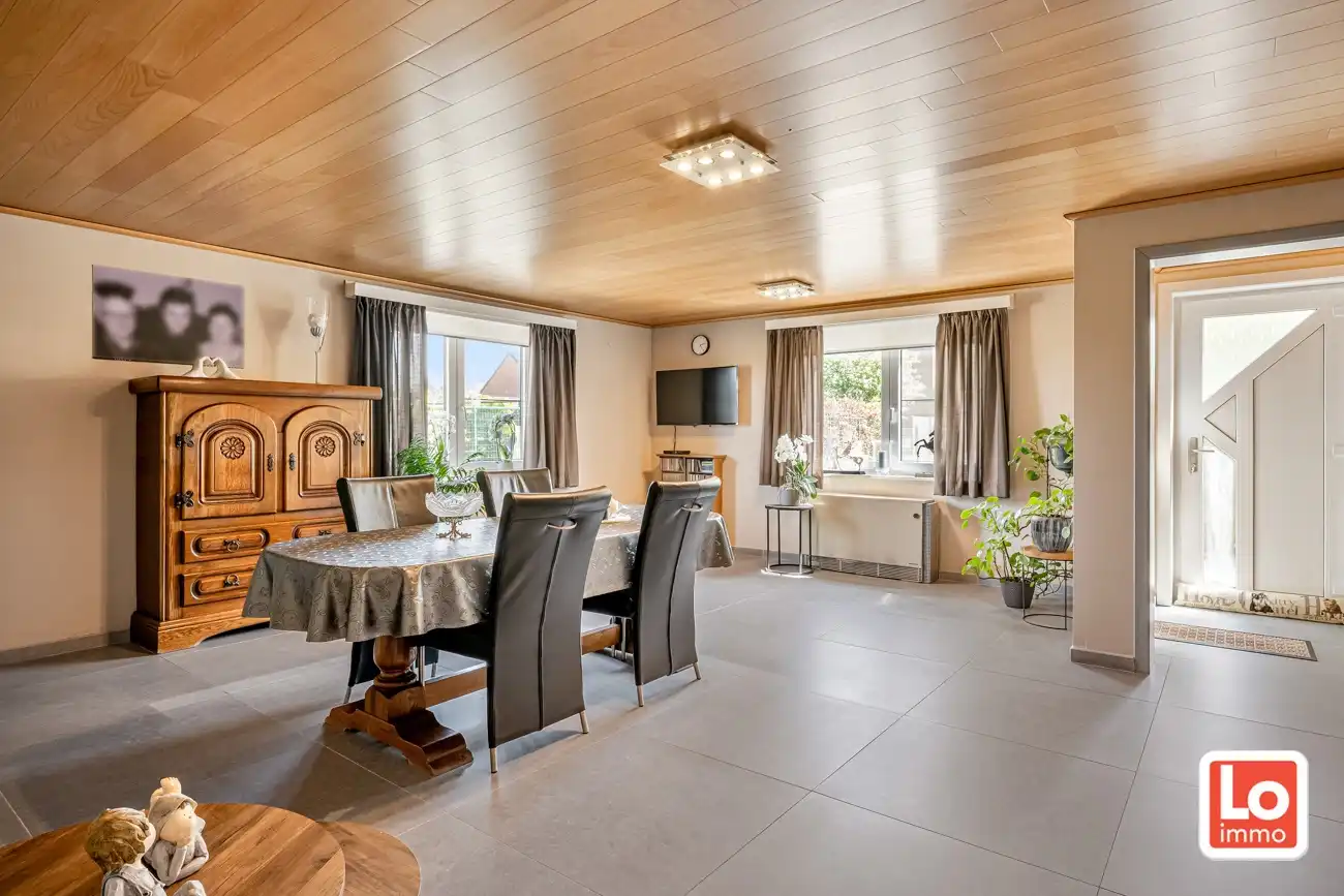 Landelijk gelegen half open woning met ruim bijgebouw (ca. 65m) en grote tuin met open zicht tussen Hijfte en Lochristi. foto 6