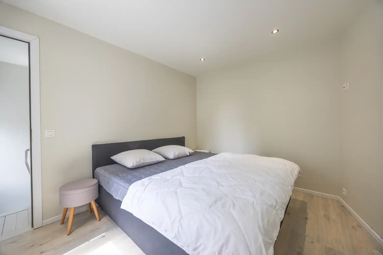 Gerenoveerd 2-slaapkamer appartement. foto 15