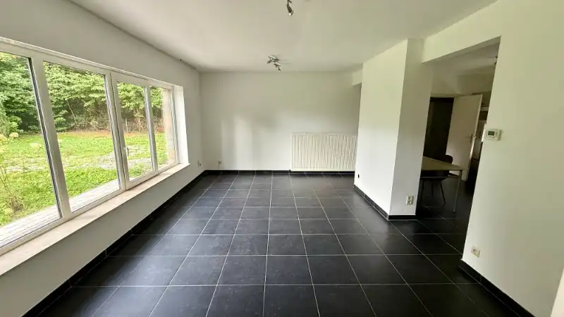 --- NOUVEAU --- Bungalow quatre façades avec 2 chambres, garage et grand jardin dans un environnement verdoyant. foto 8