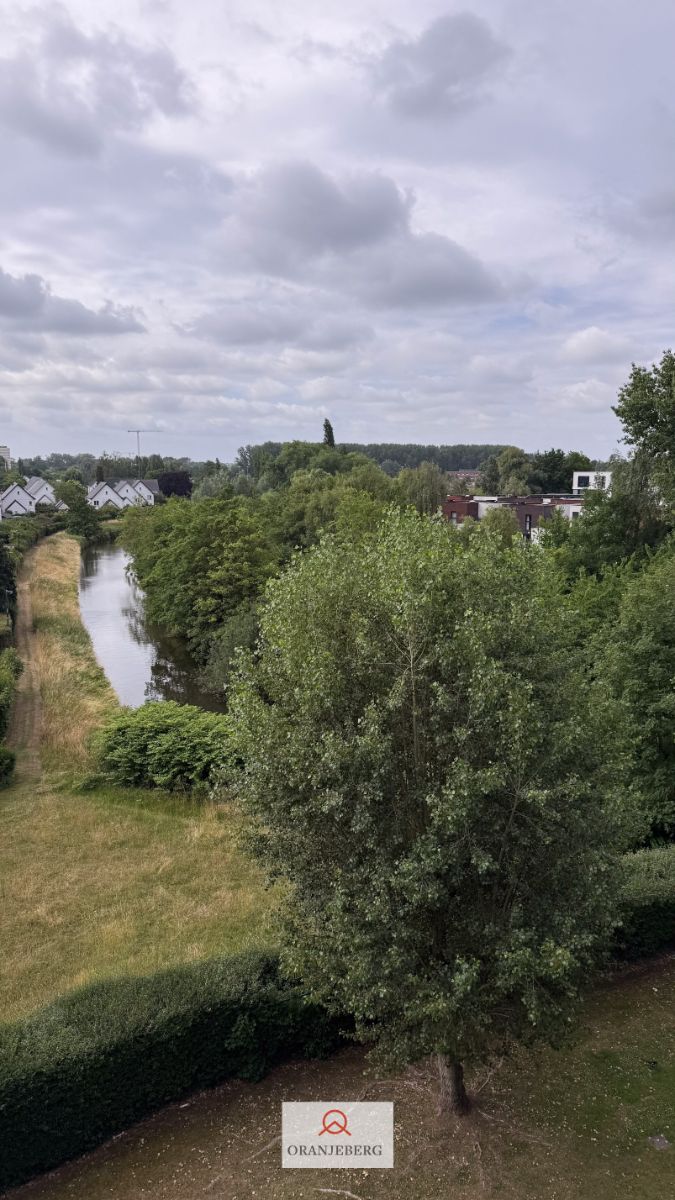 één slpk app met open zicht op het groen  en water foto 29