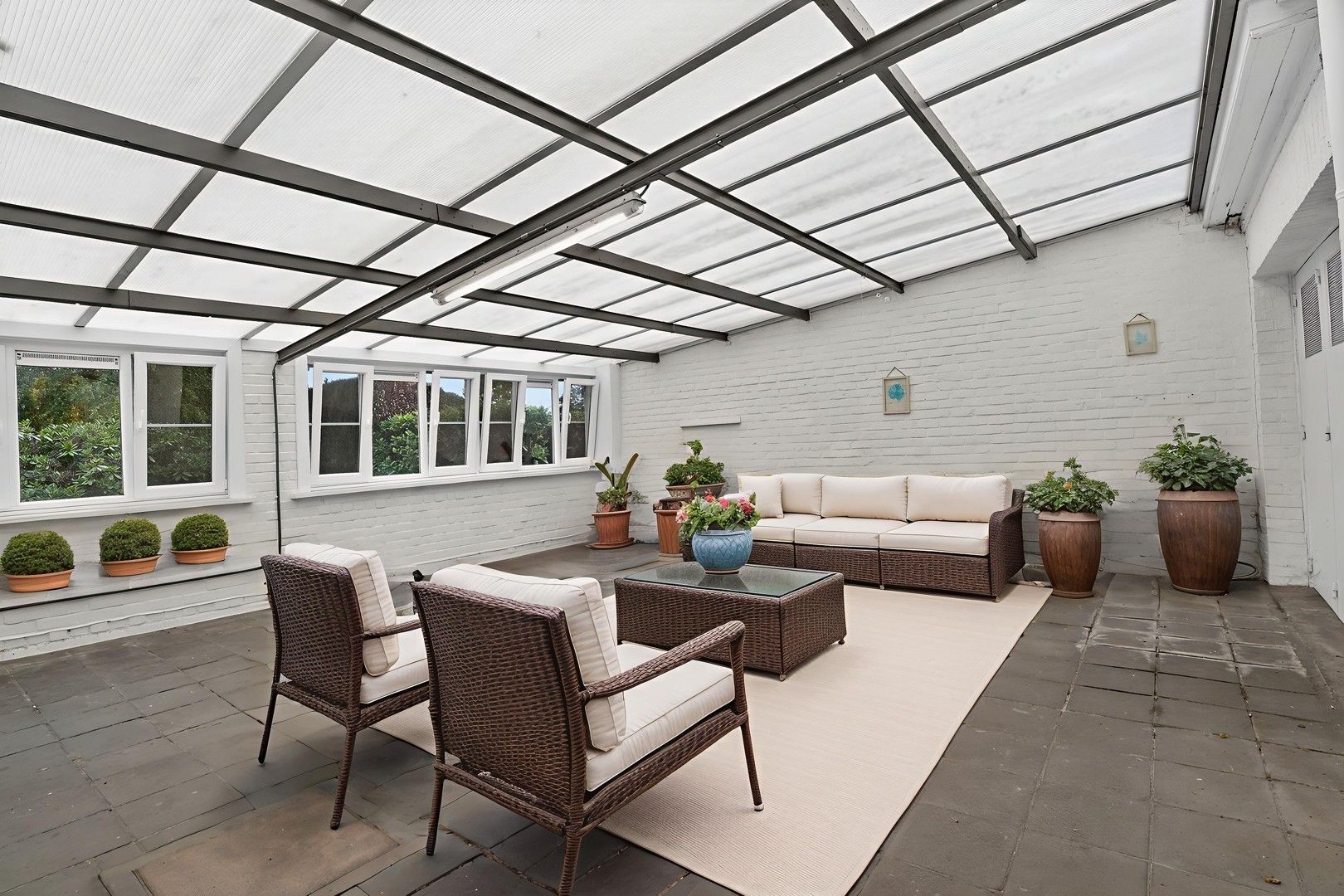 Gerenoveerde woning met 3 slaapkamers en uitweg te Roeselare! foto 12