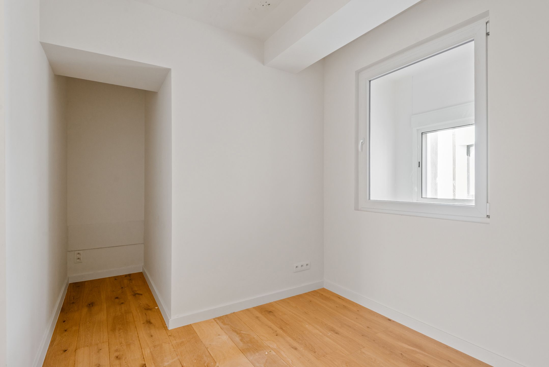 Volledig gerenoveerd 1 slaapkamer appartement met inpandig terras, hoogwaardige materialen en veel lichtinval! foto 6