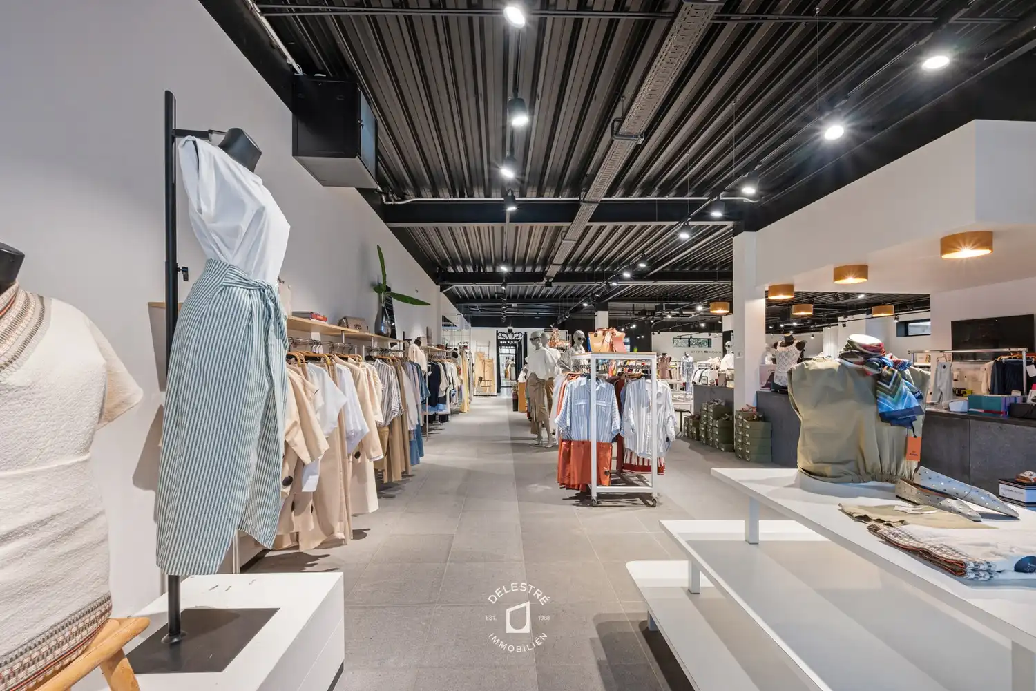 COMMERCIEEL PAND OP TOPLIGGING IN KUURNE NAAST CARDOEN EN MAZDA foto 5