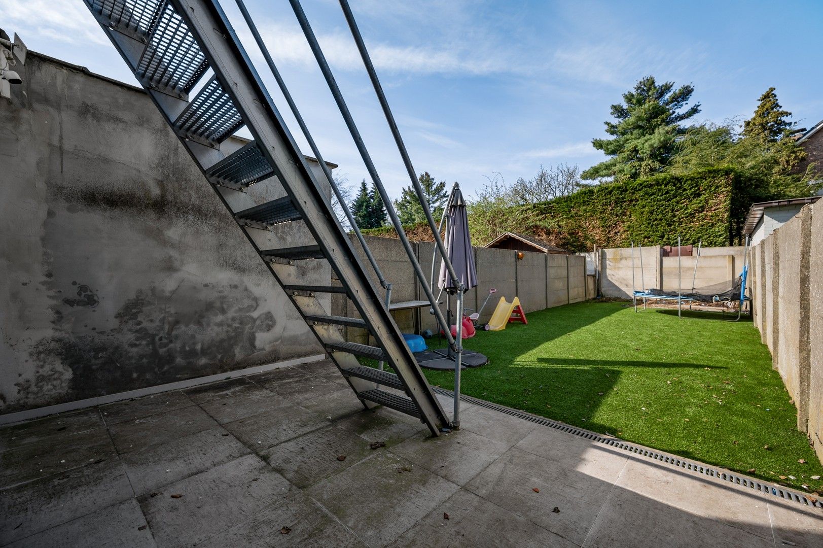 Grote eengezinswoning met polyvalente ruimte en zonnige tuin foto 10