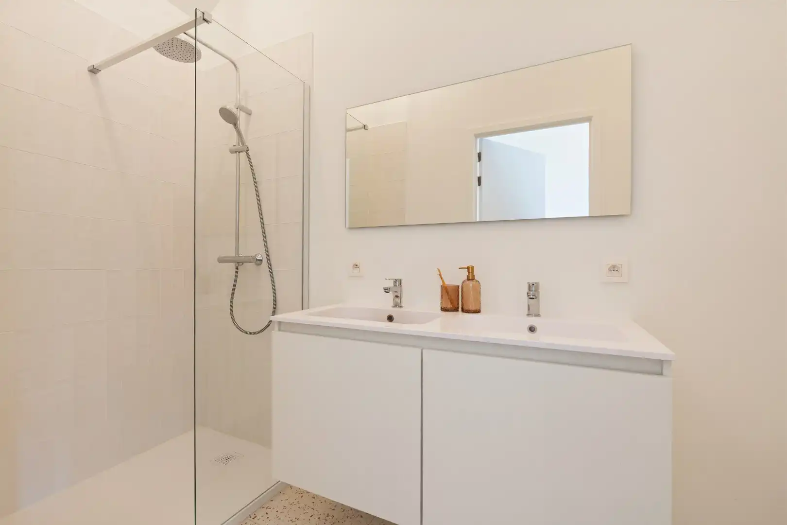 Luxueus penthouse duplex te koop in Oostende in Villa Rembrandt met terras, karaktervolle renovatie en moderne afwerking foto 16