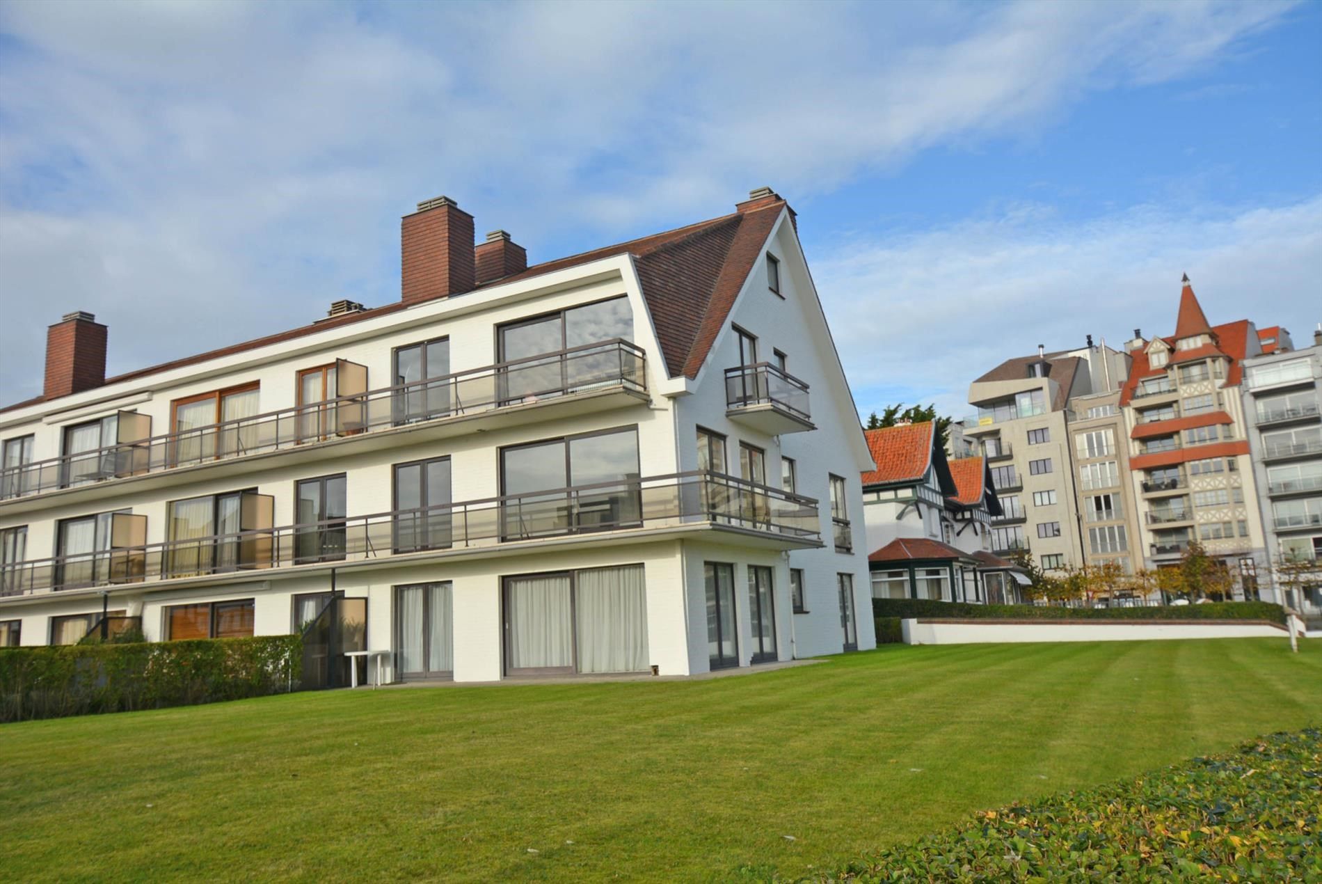 Ruim zuidgericht villa-appartement met 3 slaapkamers in hartje Zoute foto 2