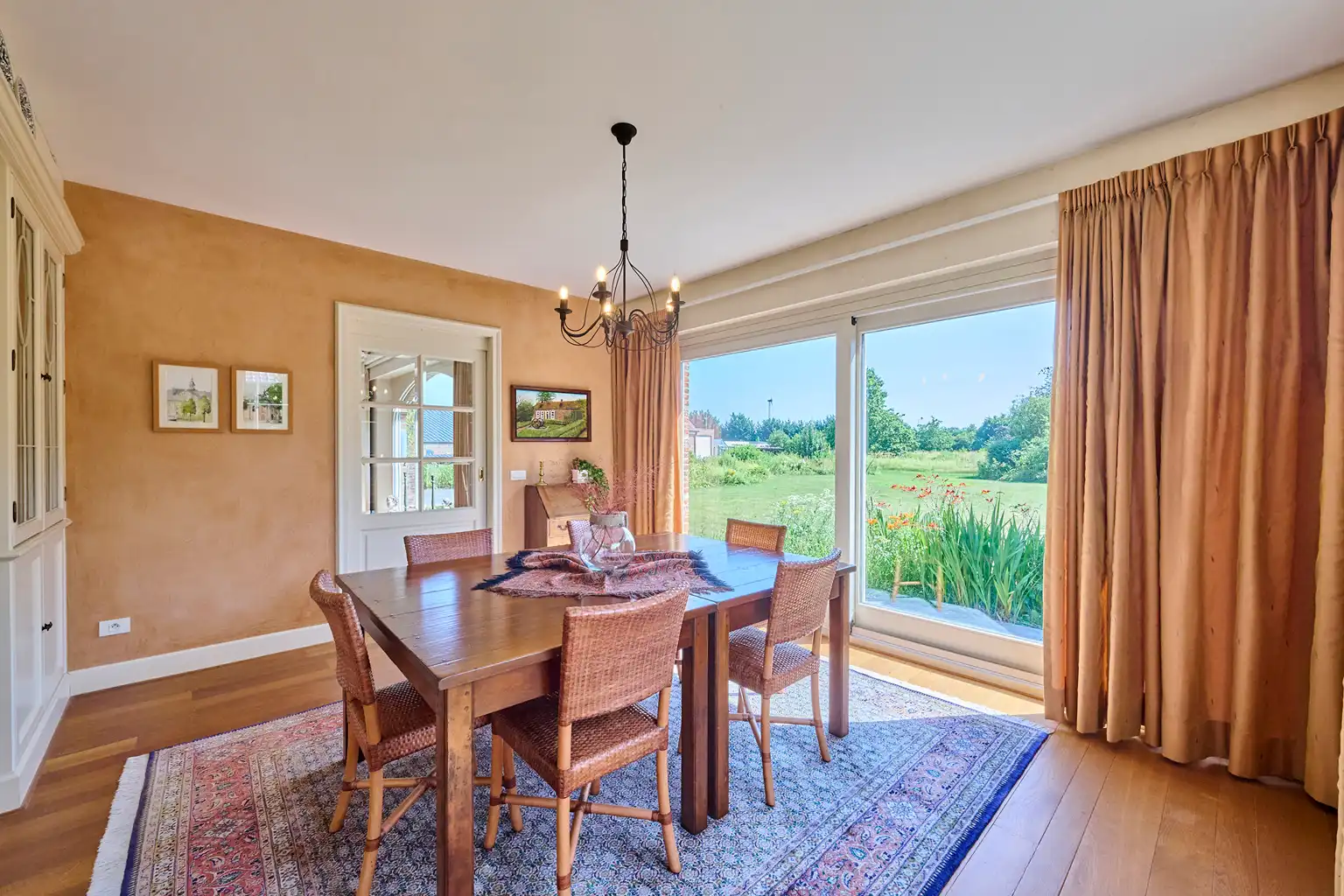 Exclusieve villa met bijgebouwen op 6.660m² grond foto 10