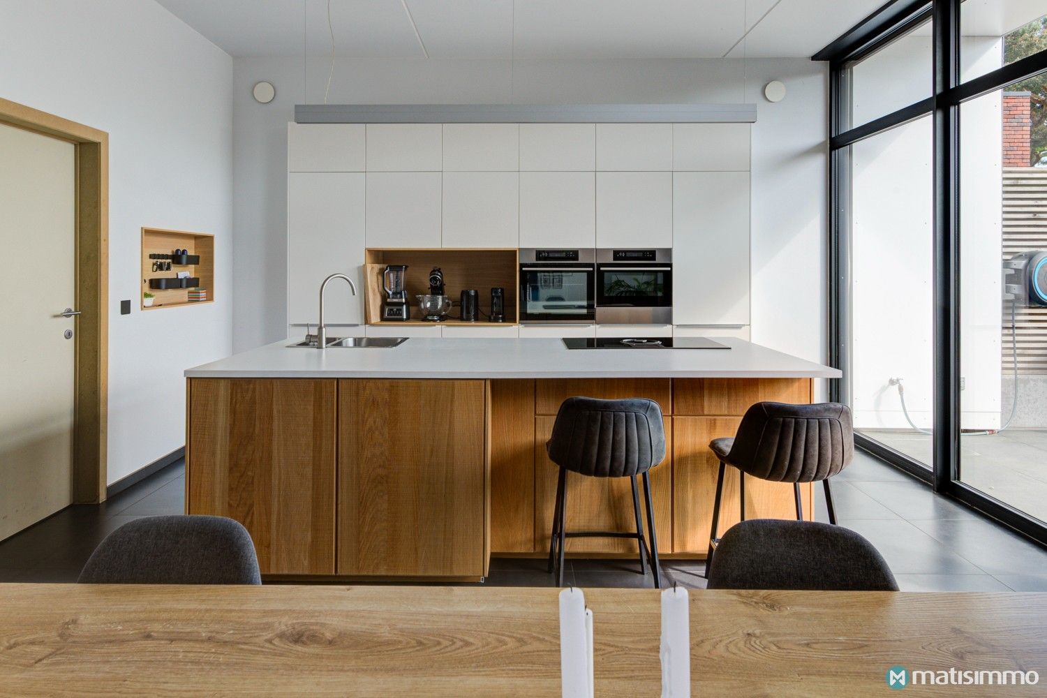 RUIME INSTAPKLARE GEZINSWONING MET 4 SLAAPKAMERS, TUIN EN ZONNEPANELEN foto 10