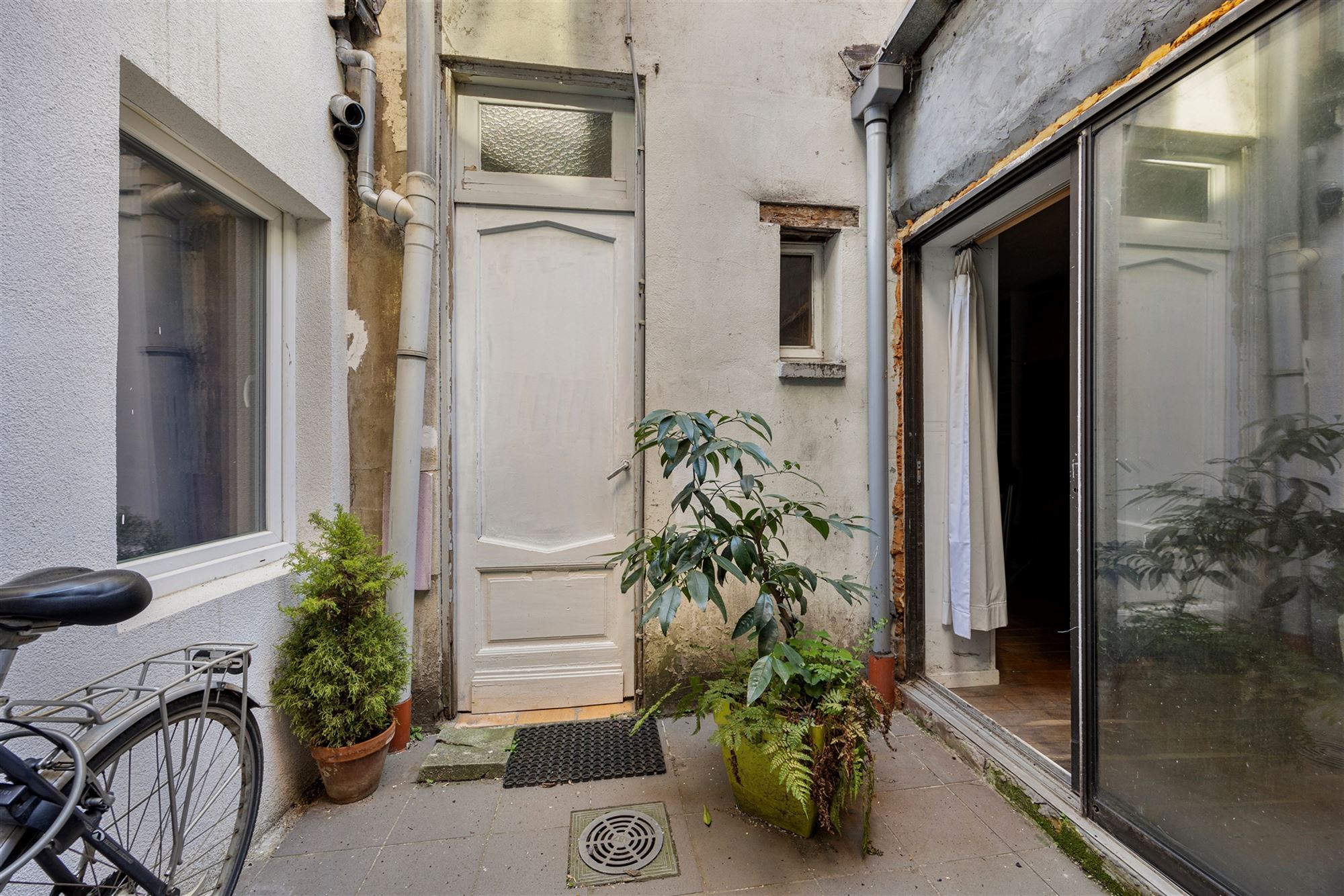 Gelijkvloers appartement aan de Nationalestraat in Antwerpen foto 14