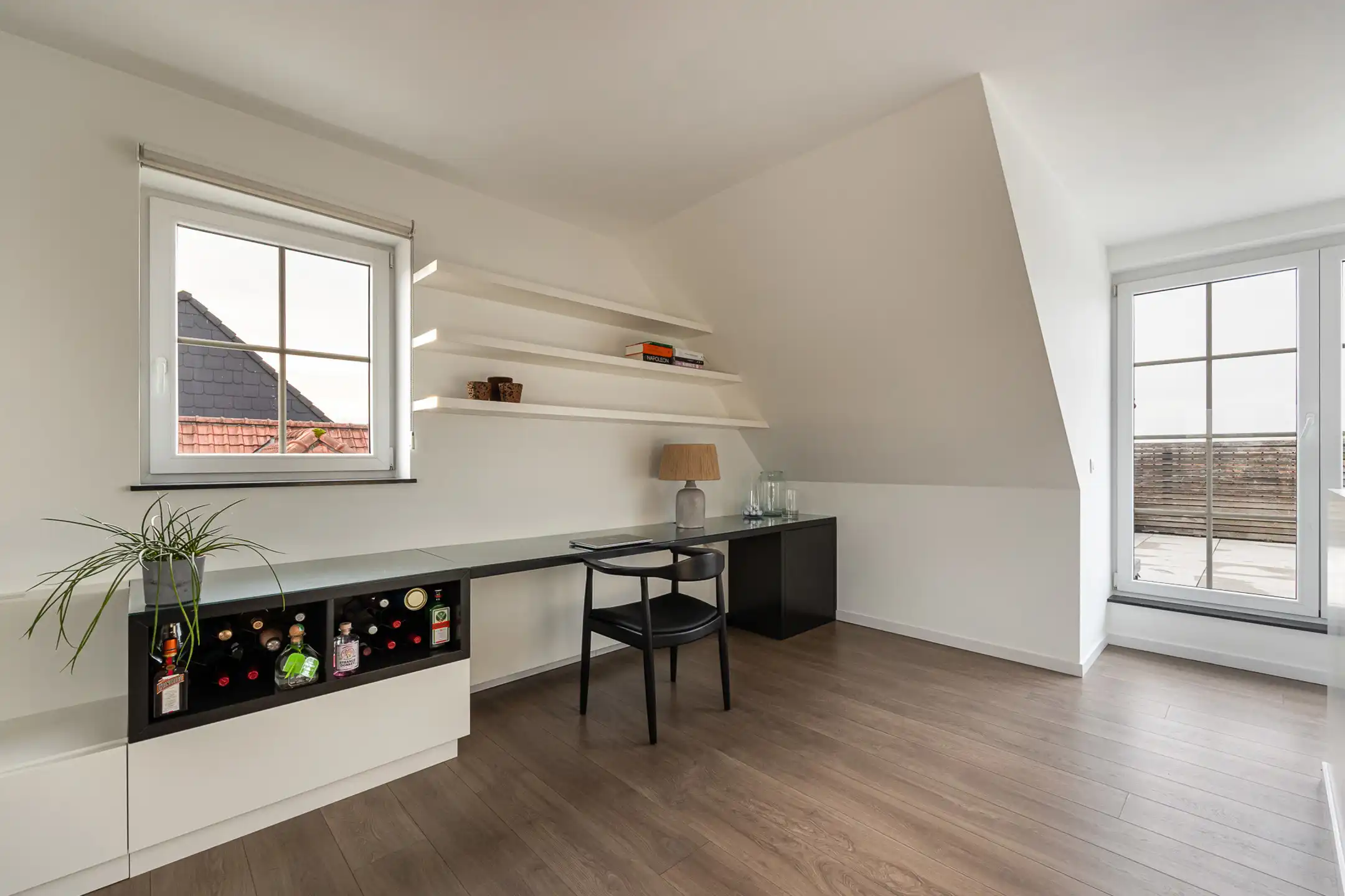 Knap dakappartement met fantastisch terras + garagebox foto 3