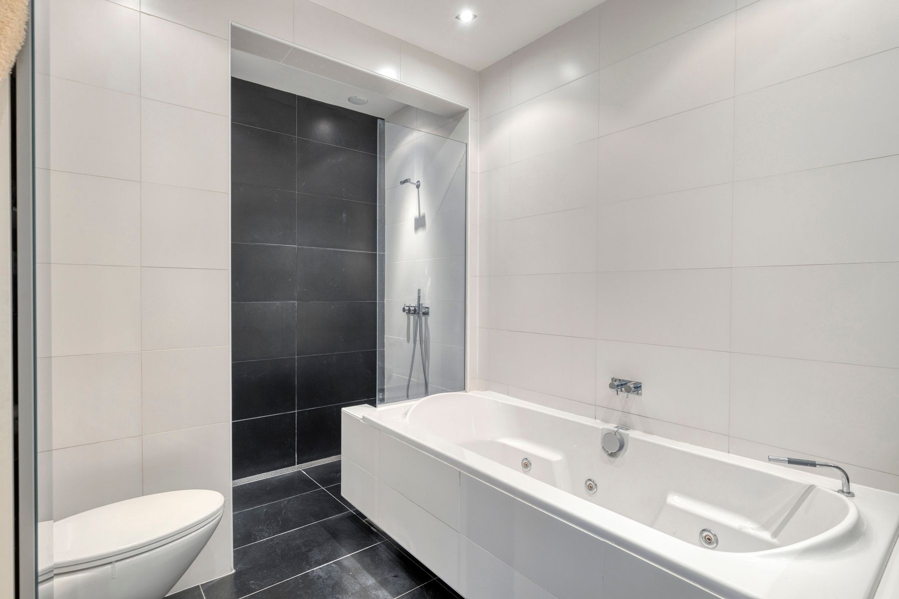 2 slpk appartement met terras & staanplaats in Solbosch foto 17