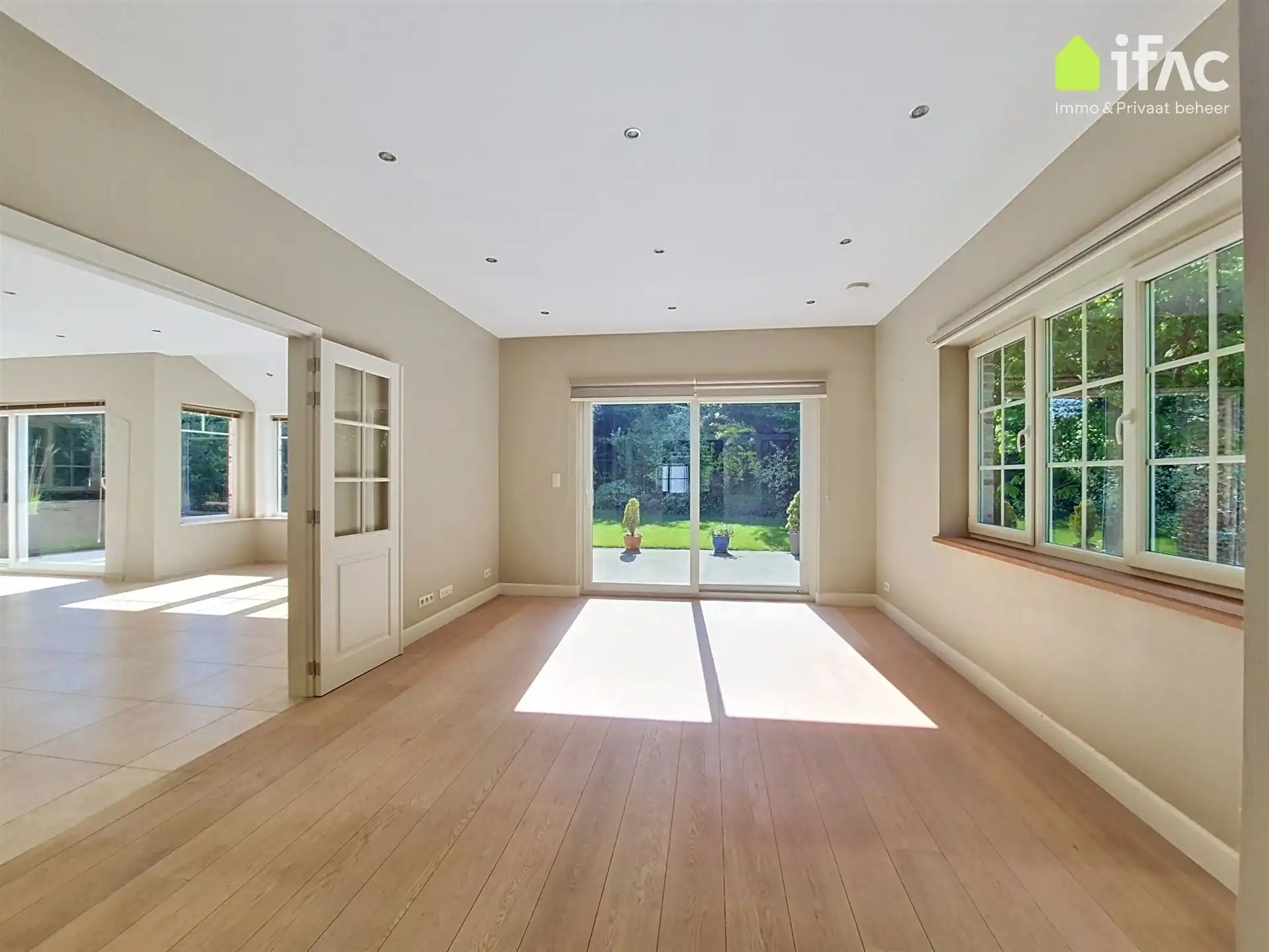 Exclusieve luxevilla op 14,47are in woonpark foto 8