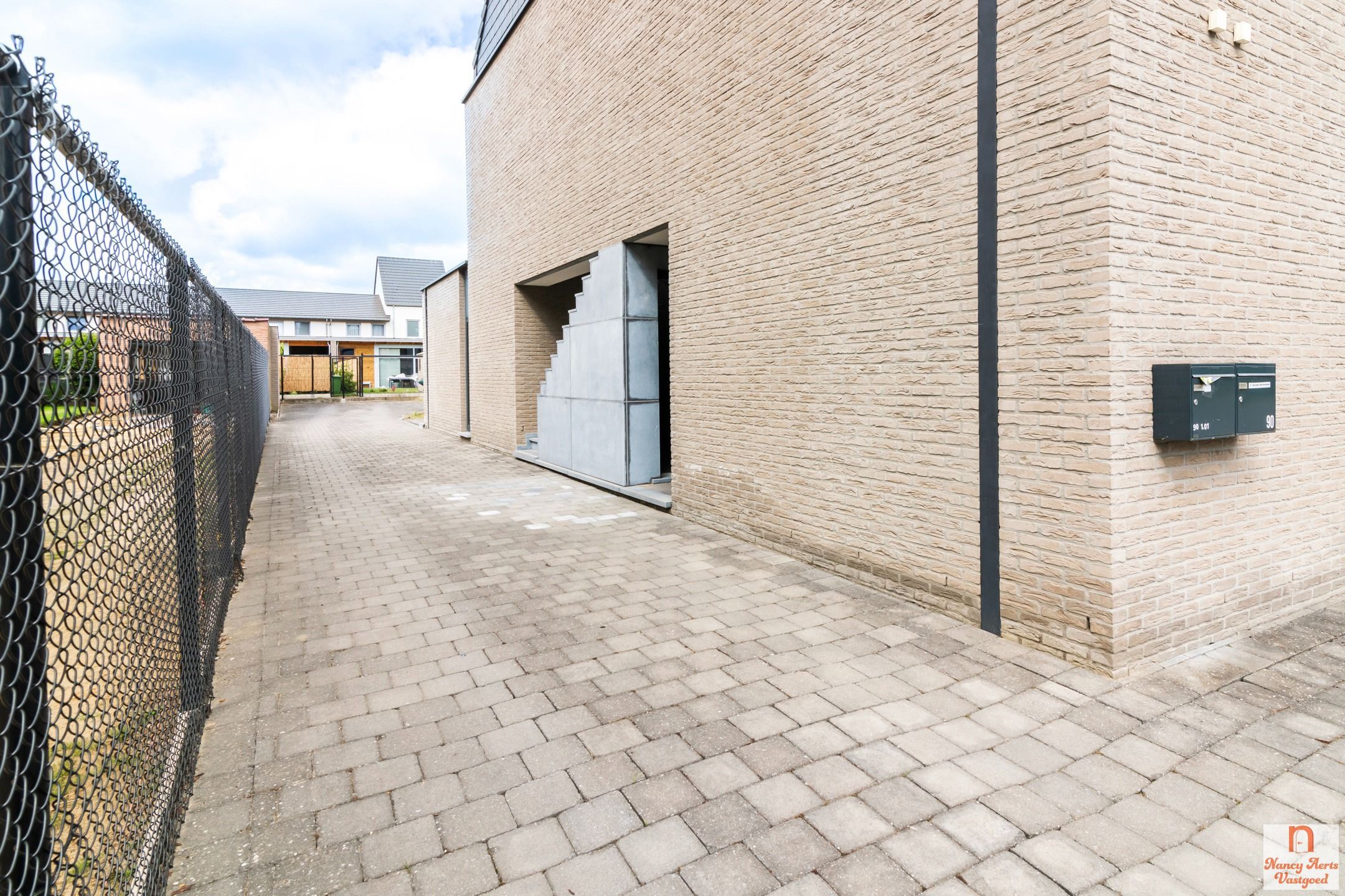 Licht en ruim duplexappartement met parking in Hasselt  foto 4