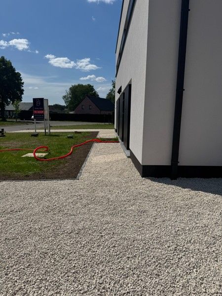 Halfopen nieuwbouw met tuin en terras. foto 4