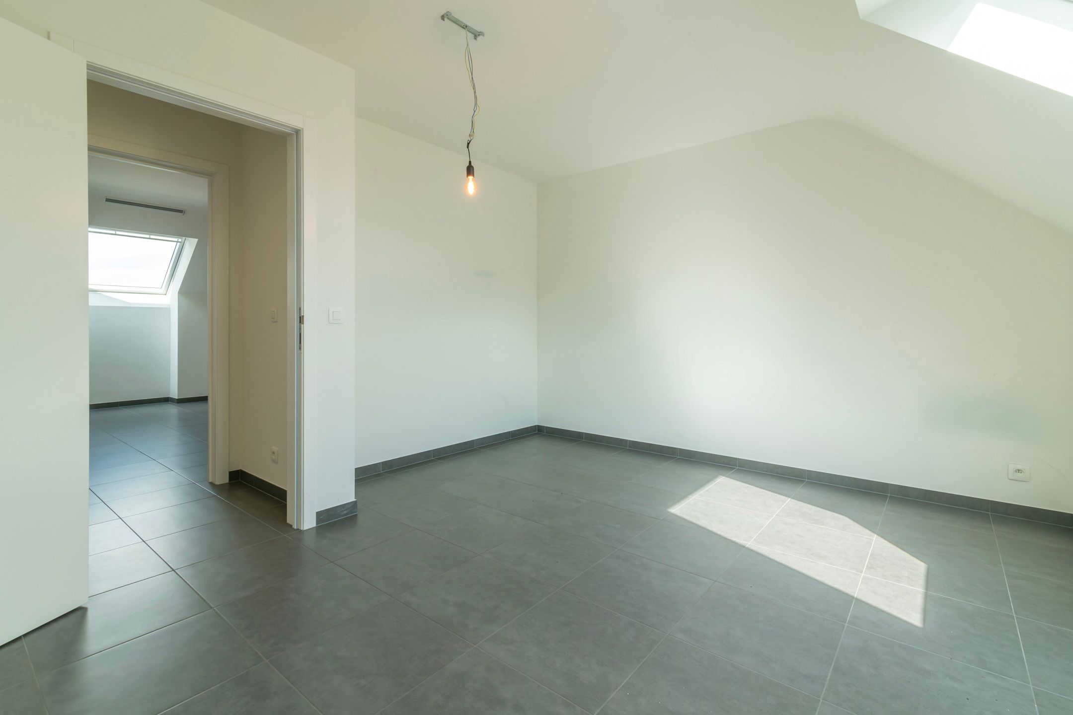 Licht en ruim duplexappartement met parking in Hasselt  foto 27