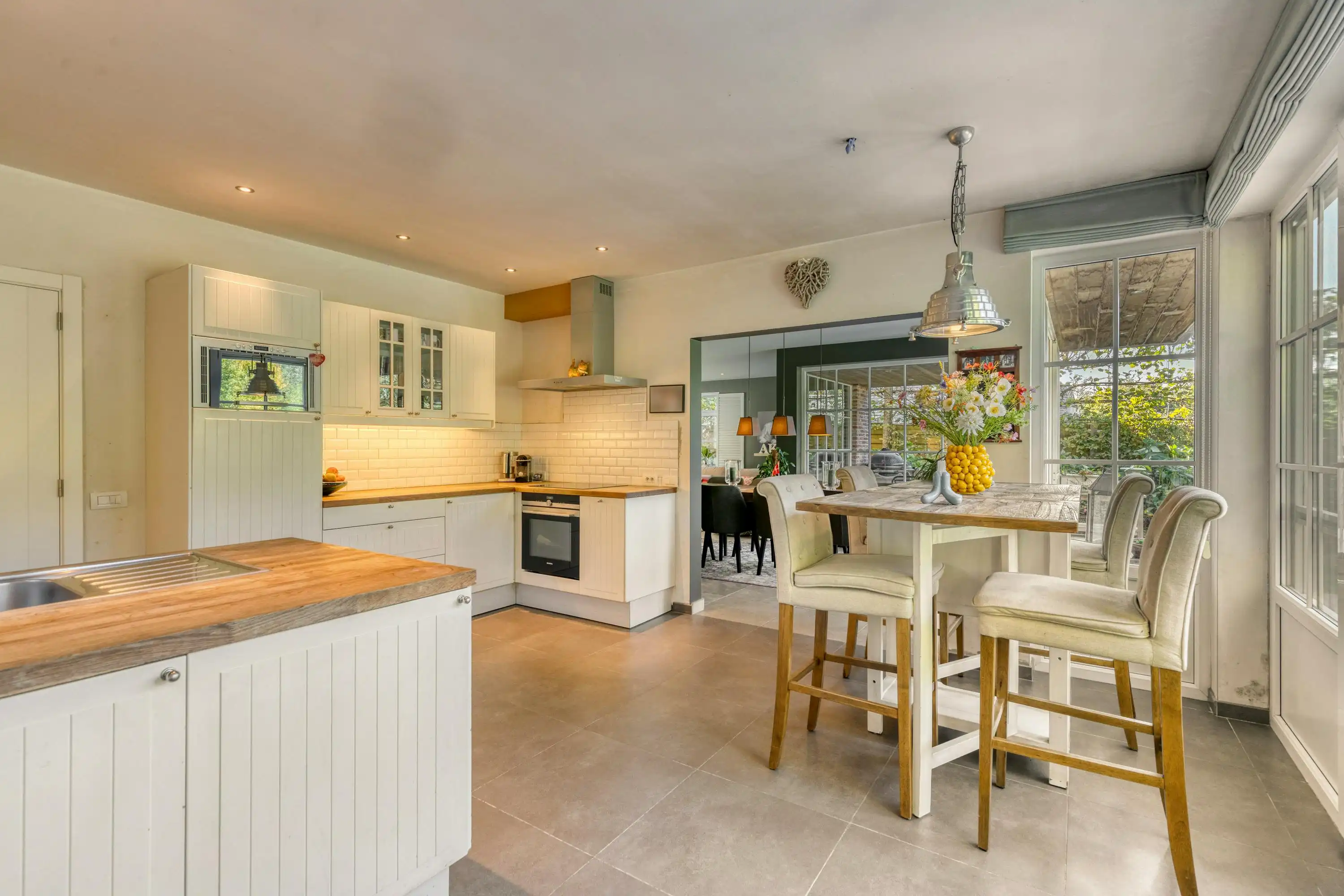 Instapklaar huis met 5 slaapkamers & 2 badkamers in Oostkamp foto 8