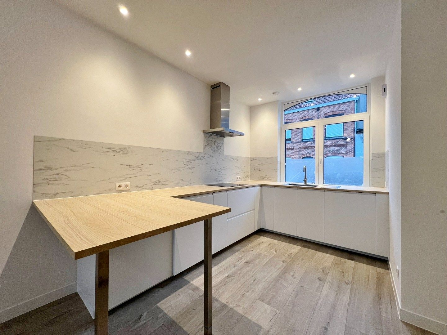 Vernieuwde energiezuinige rijwoning met zonnige stadstuin op centrale ligging.  foto 7