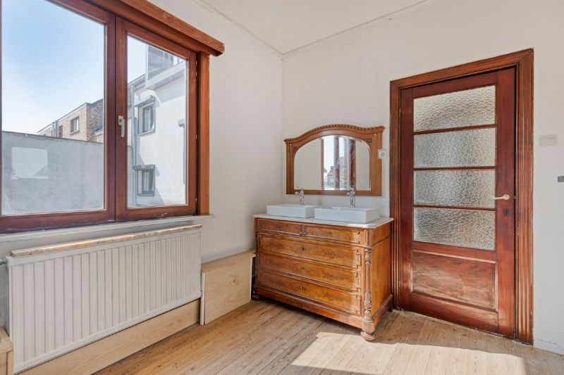 Charmante woning met opvallende gevel ligt op je te wachten. foto 12