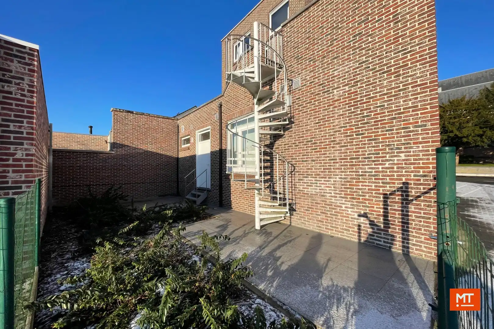 Gelijkvloers appartement met 2 slaapkamers en garage foto 14