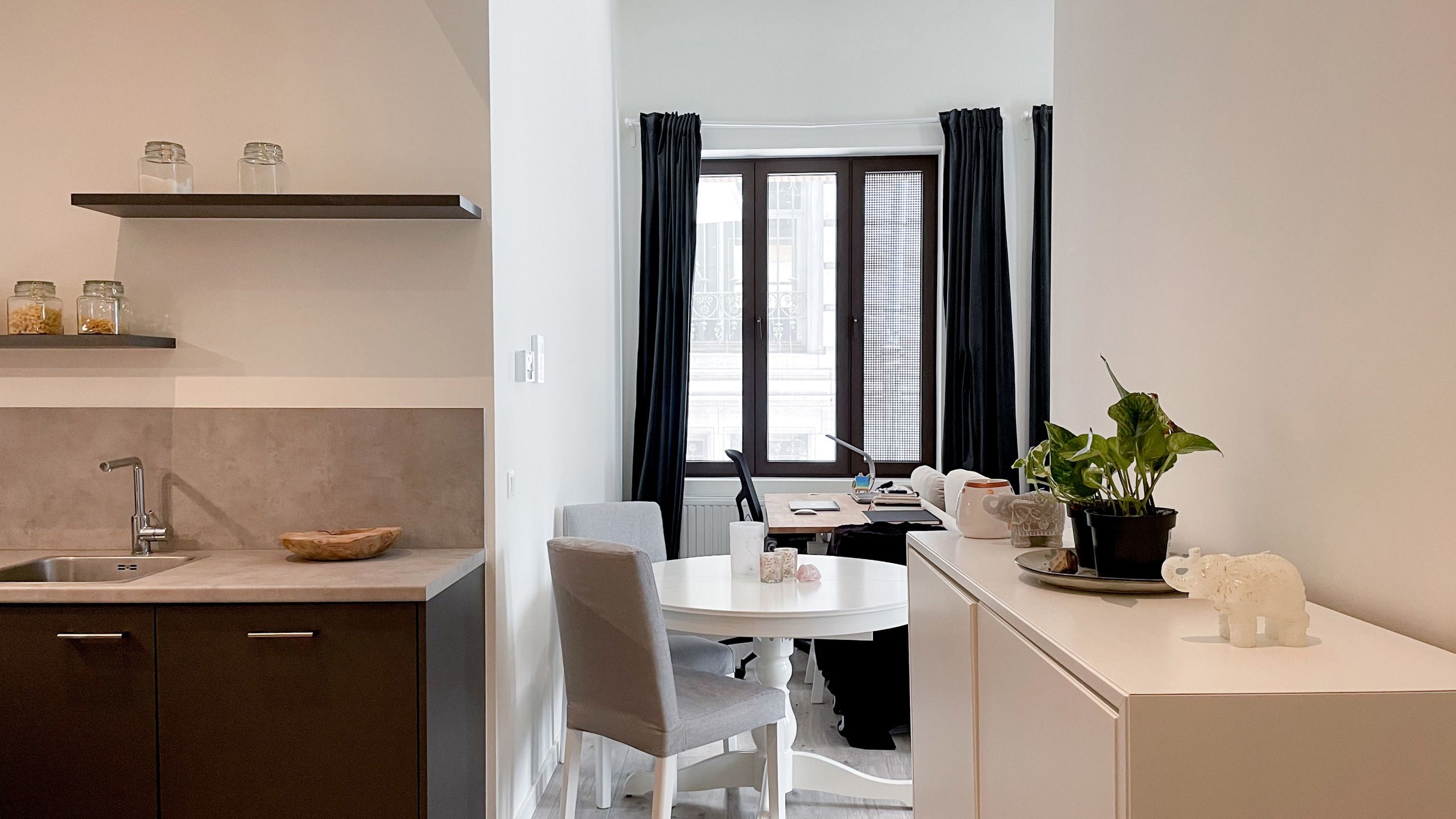 trendy studio ca 62 m² in residentie De Dams nabij de Meir foto 2