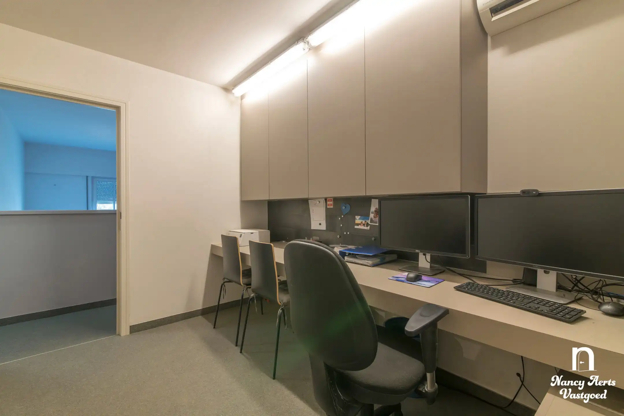 Loods van 550 m² met kantoor en woning met 4 slaapkamers foto 8