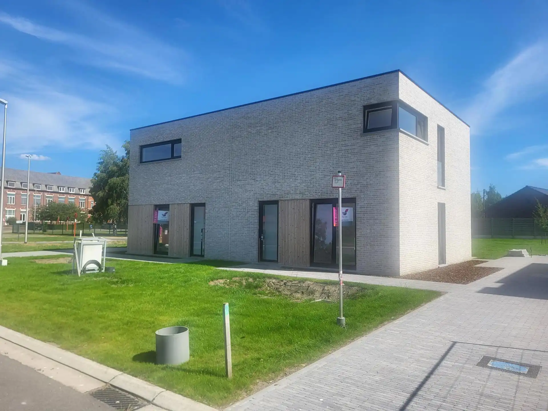 Halfopen gezinswoning met tuin foto 7