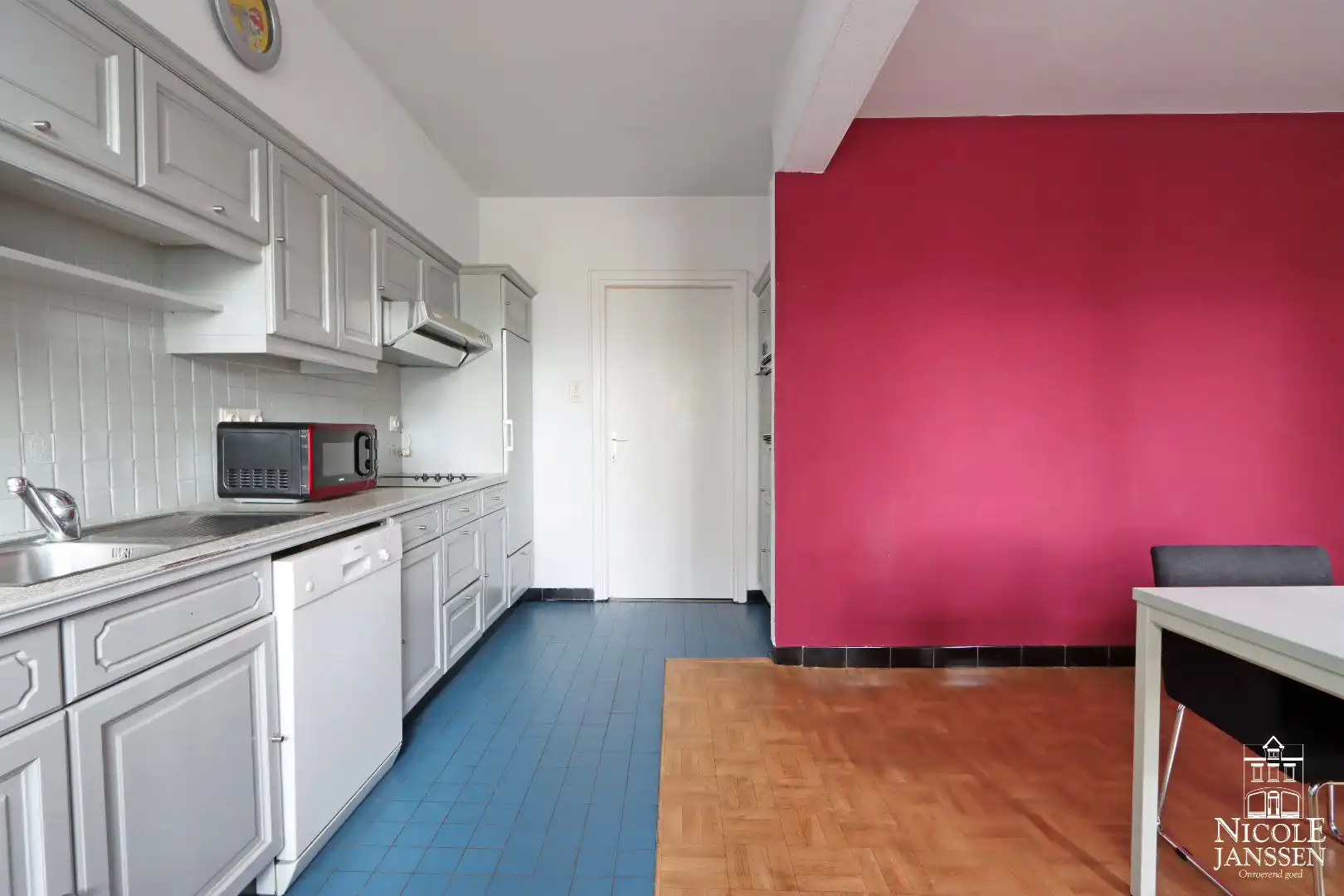 Grote loods en handelspand met bovengelegen woonst net buiten het centrum van Maaseik foto 19