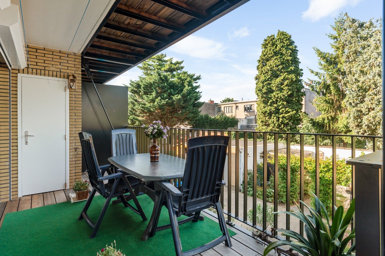 Goed onderhouden app. met zonnig terras in rustige straat foto {{pictureIndex}}