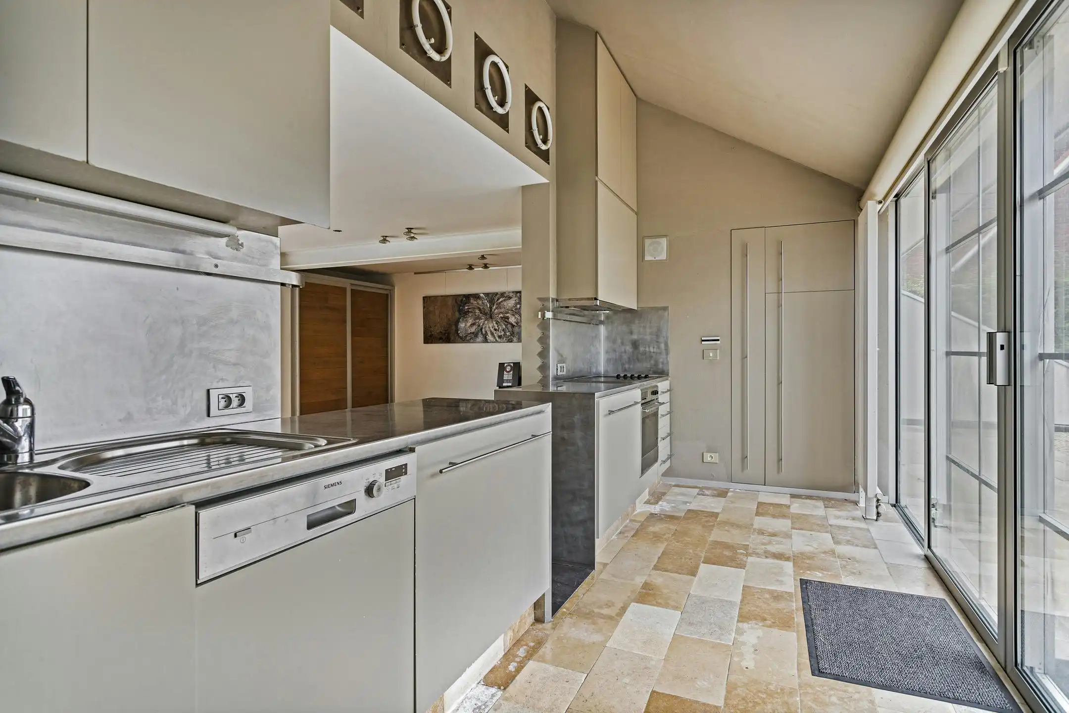 Ruime villa met praktijkruimte te koop in Sint-Baafs-Vijve foto 5