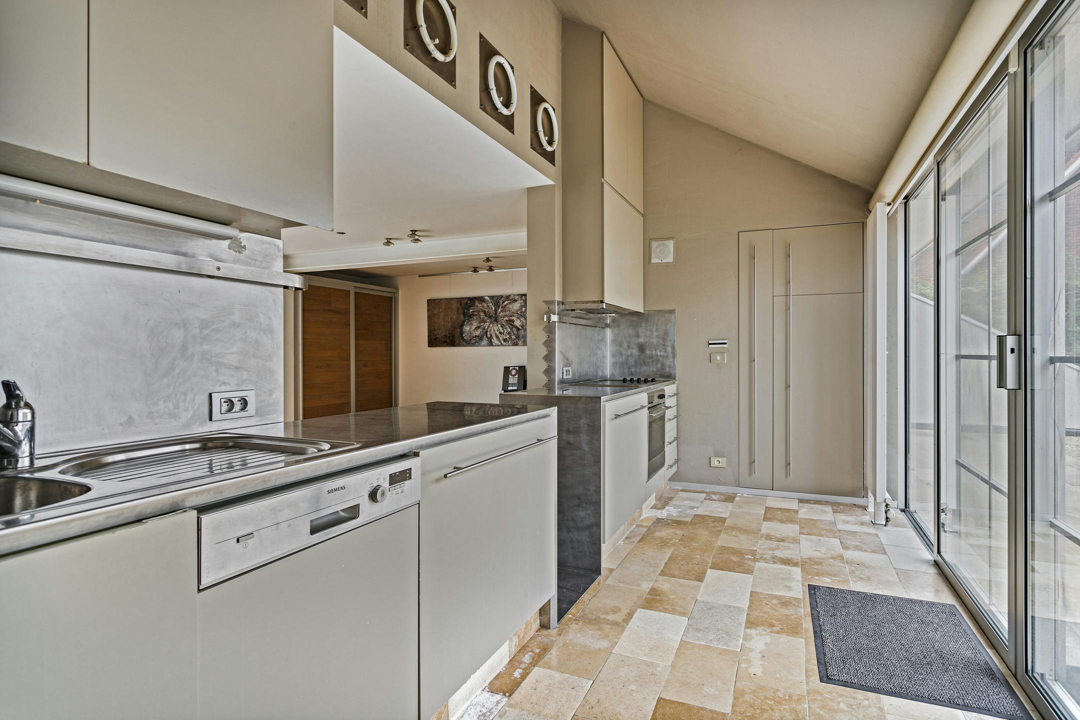 Ruime villa met praktijkruimte te koop in Sint-Baafs-Vijve foto 5