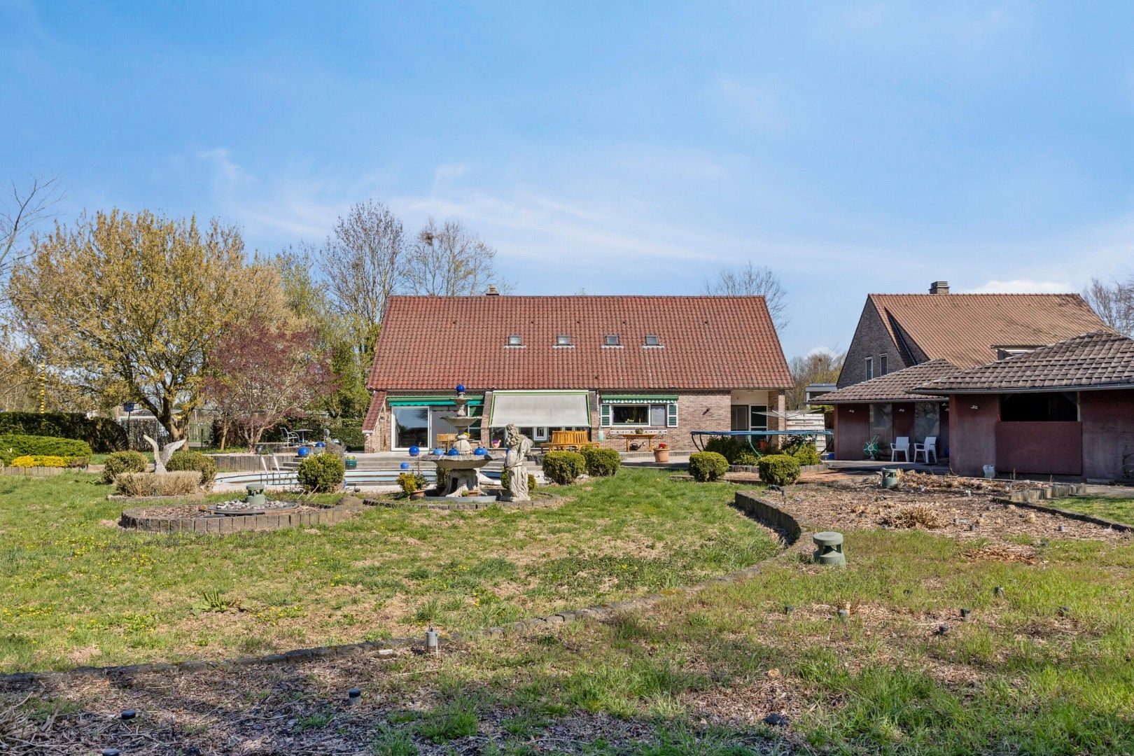 Vrijstaande villa met open zicht, grote zonnige tuin en praktijkruimte – Tongeren foto 28