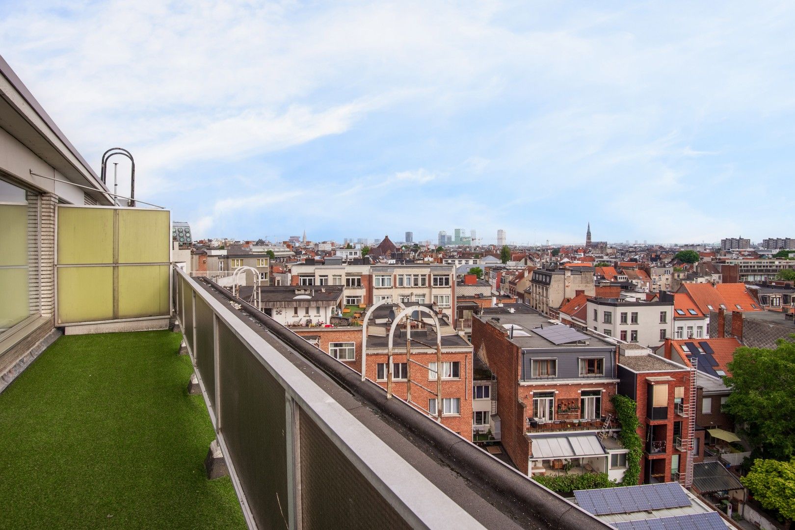 Instapklare studio met prachtig uitzicht op het MAS – ideale investering of starters appartement! foto 8
