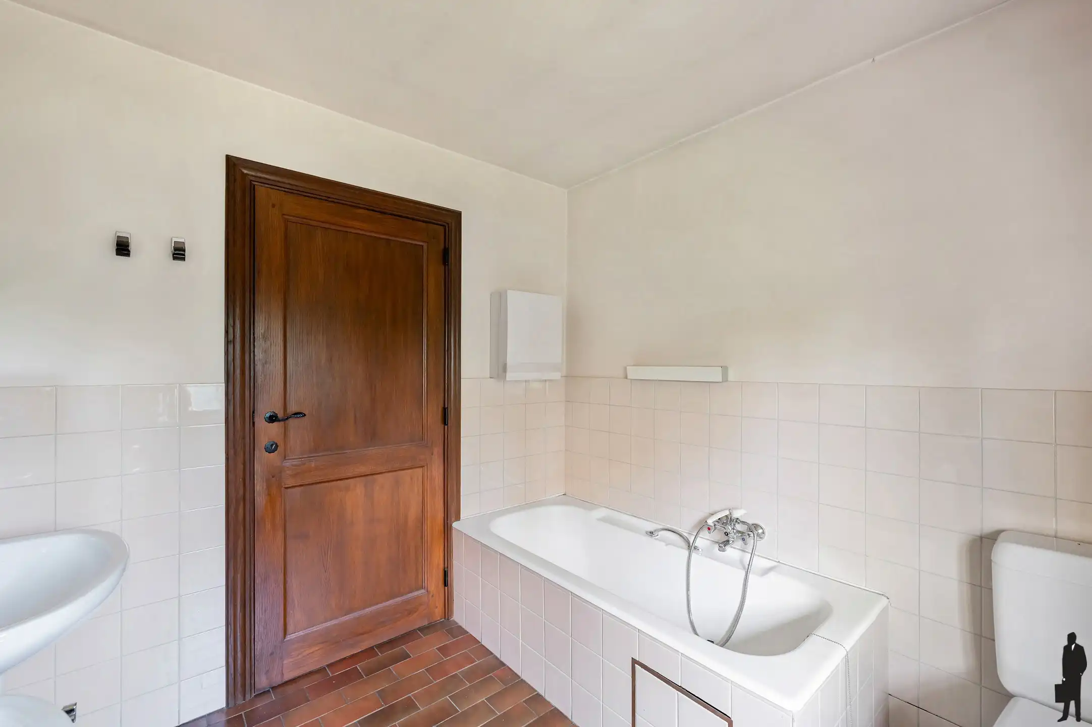 Te renoveren villa, in een bijzonder groene en residentiële omgeving!  foto 22