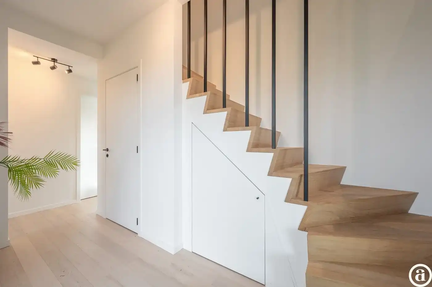 Alleenstaande moderne villa gelegen in een rustige residentiële omgeving te Knokke.  foto 12