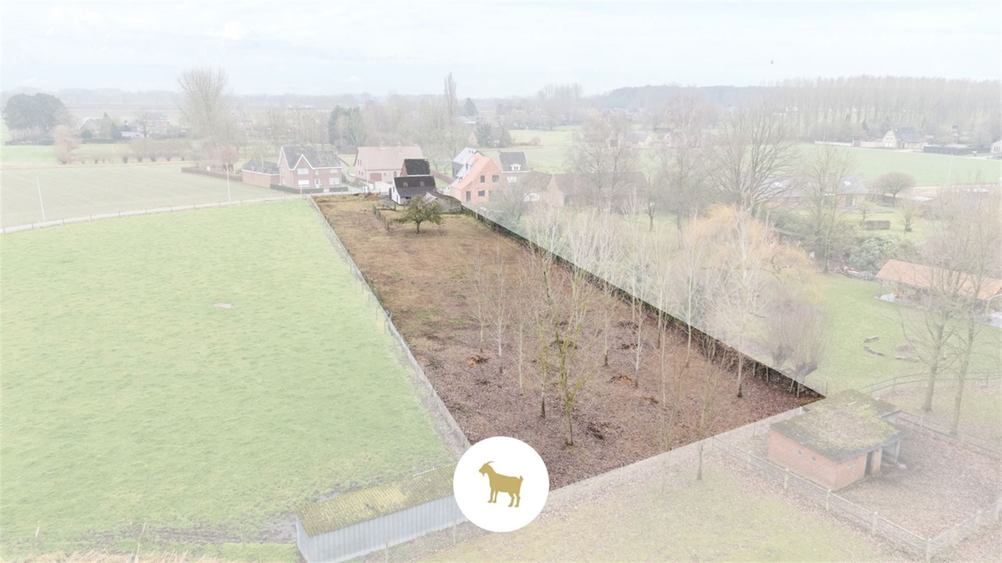 Uniek ruim PERCEEL (BOUW)GROND van ca. 3.310 m² met bestaande TE SLOPEN WONING. foto 3