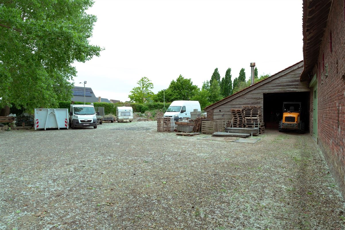 Charmante hoeve met loods en idyllische tuin te koop in Zwevegem foto 24