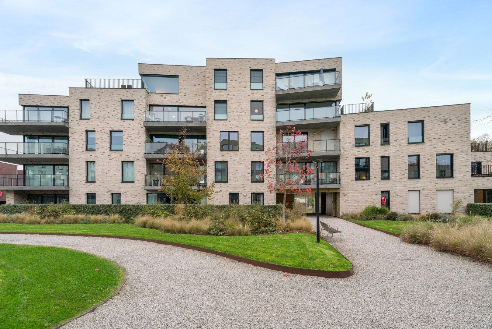 Ruim, modern 2 slaapkamer appartement met staanplaats foto 15