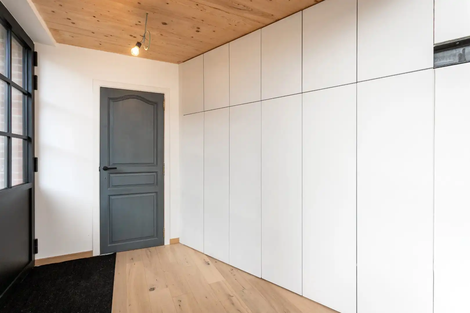 Opbrengsteigendom met gerenoveerde loft (EPC B) en atelier (100m²) naast het station van Braine-le-Comte foto 4