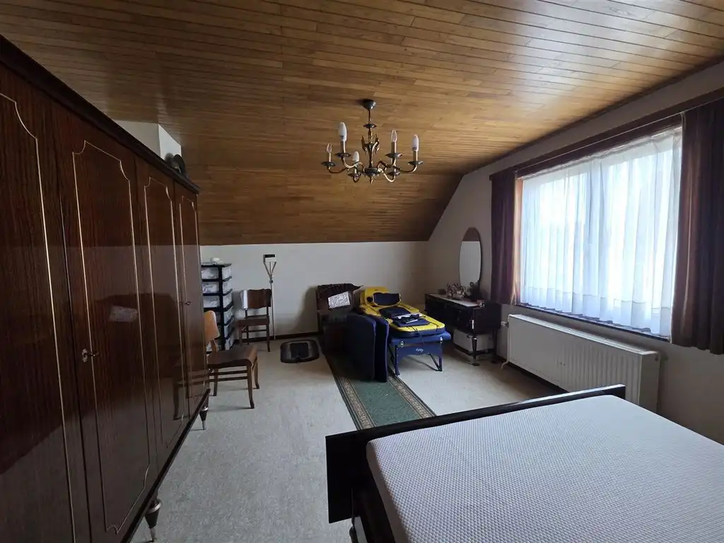 Ruime, op te frissen 3-gevelw met 4 slpks, gar en tuin foto 16