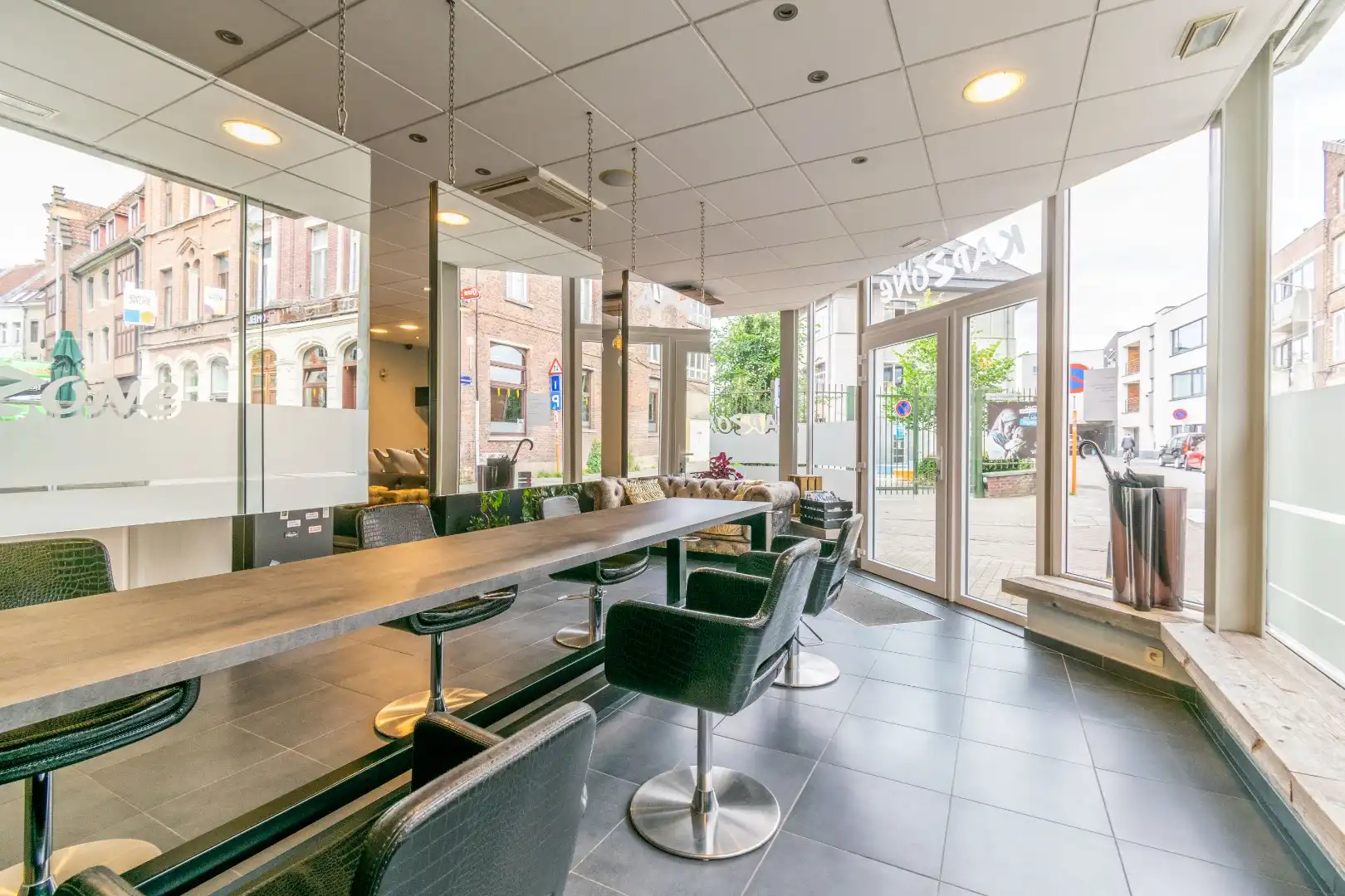 Een handels gelijkvloers op een perfecte commerciële (Possozplein)!  foto 6