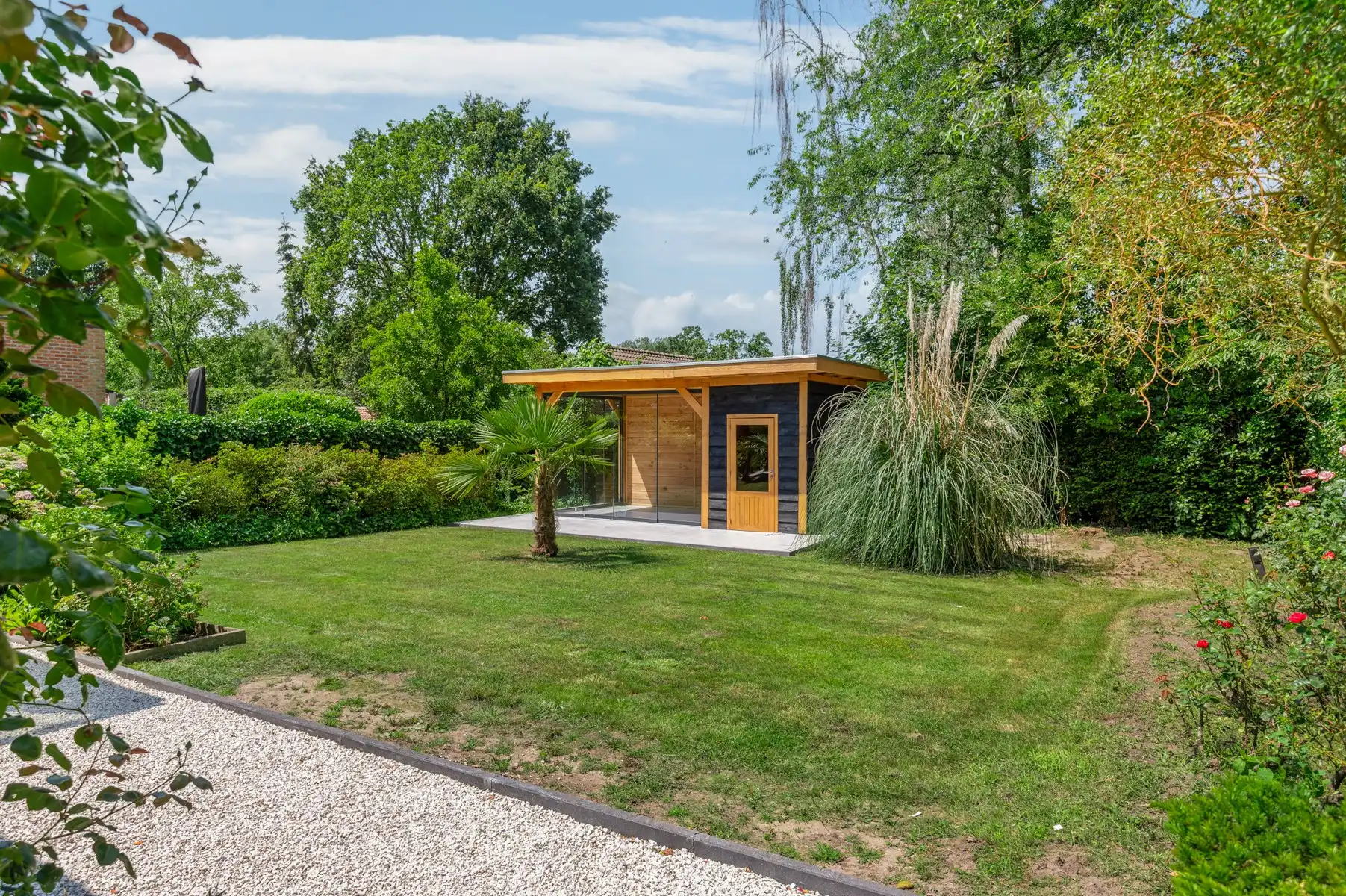 Charmante gerenoveerde woning met 3 slaapkamers in het gegeerde Hertebos foto 3